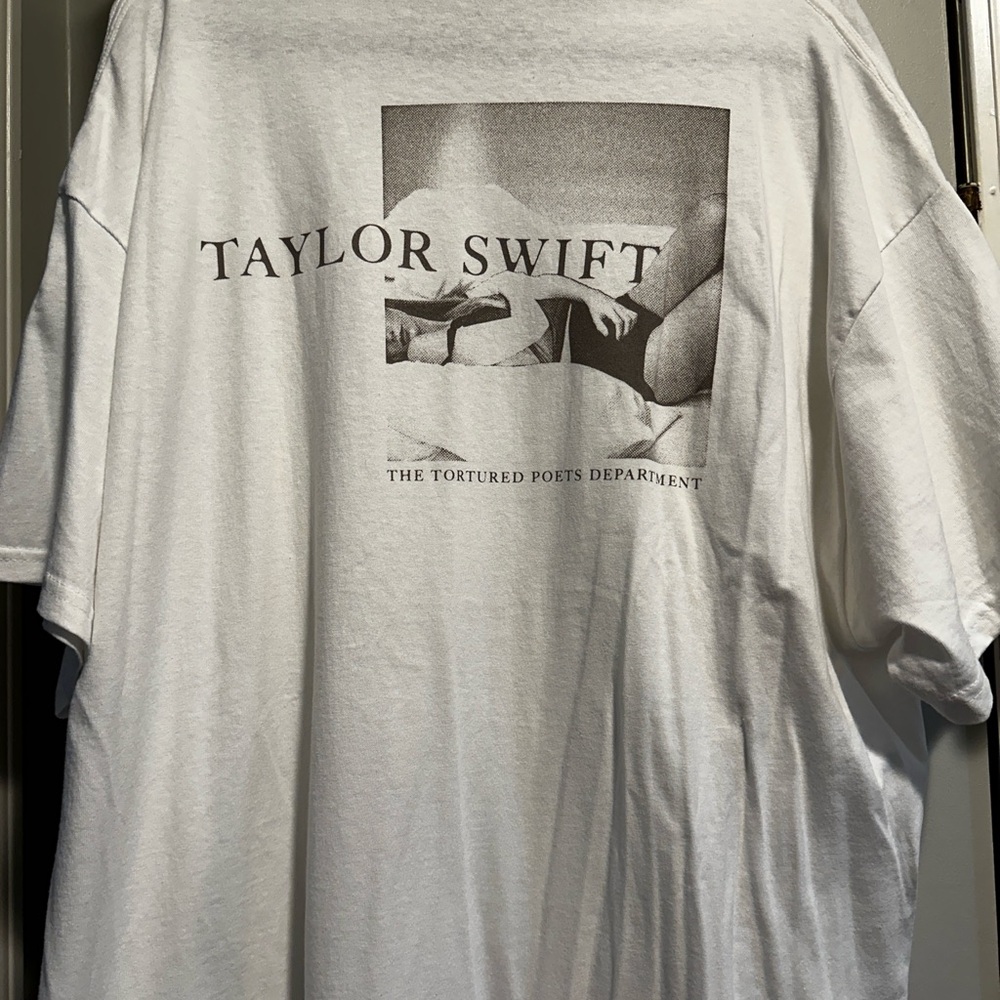 Taylor Swift White Graphic Tee